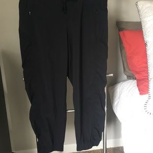 Athleta Women Capri Jogger Size 4